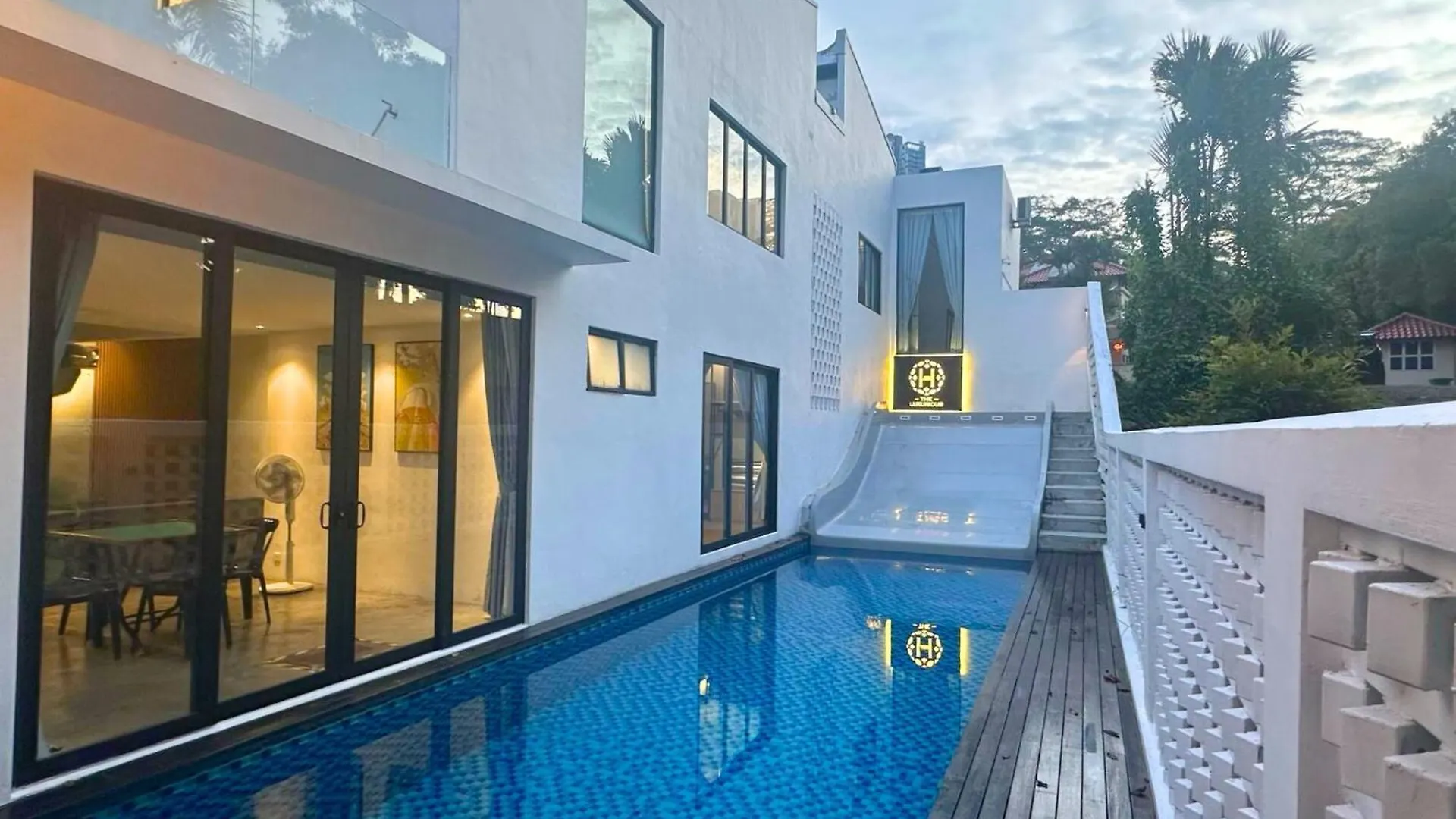 The Luxurious 27, Johor Bahru Villa