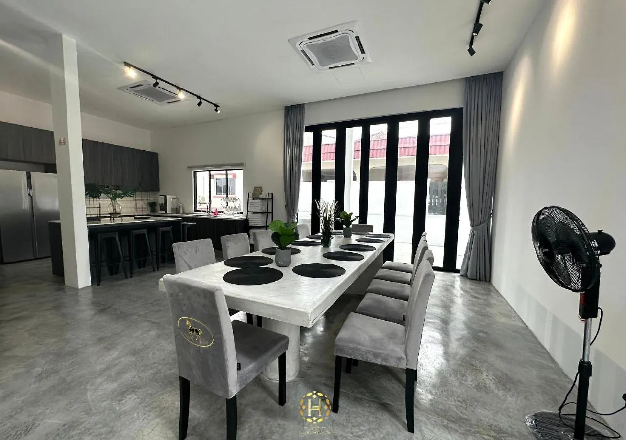 The Luxurious 27, Johor Bahru Villa 0*,  Malaysia